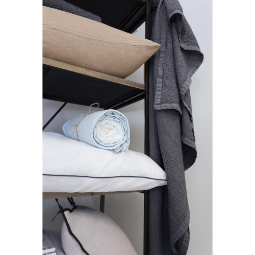 Les basiques - Plaid en coton gris foncé - L'Officiel Interiors - Promos deco design 60 a 70