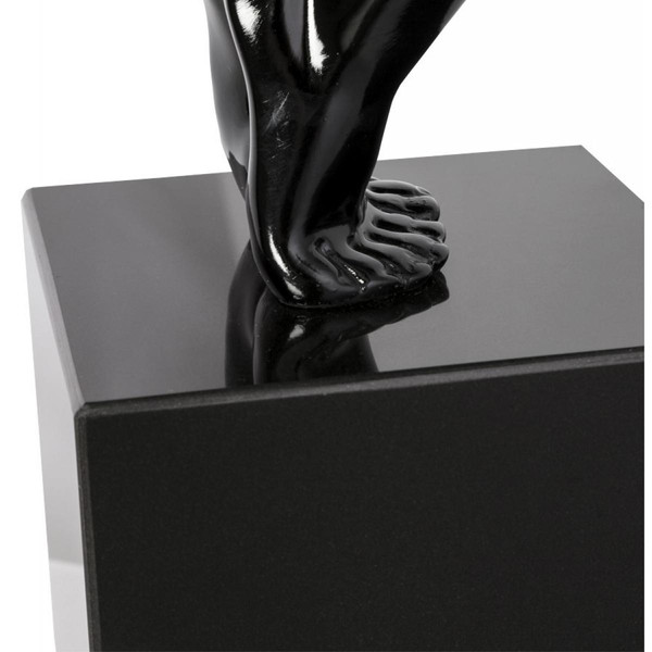 Figurine noire en poly Marcus