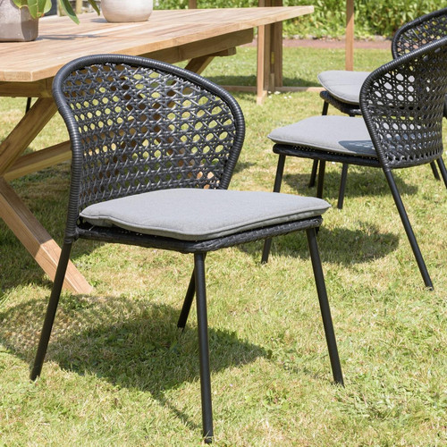 Lot de 2 chaises rotin synthétique noir dossier arrondi ajouré MALO - Macabane - Salon de jardin design